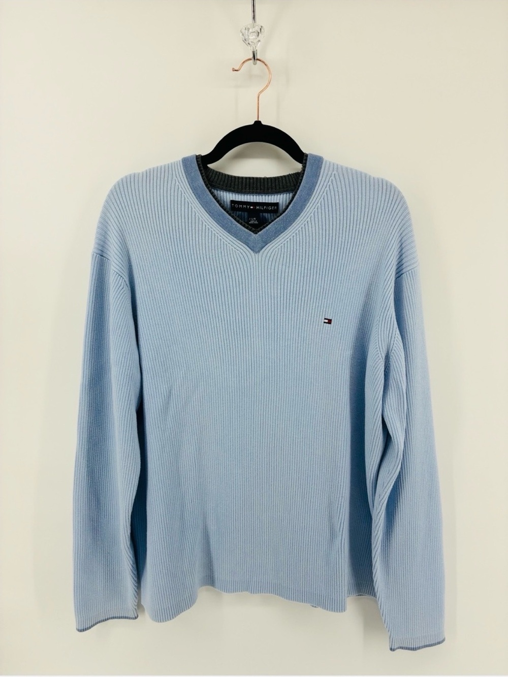 Tommy Hilfiger Men’s Light Blue V-Neck Ribbed Sweater
